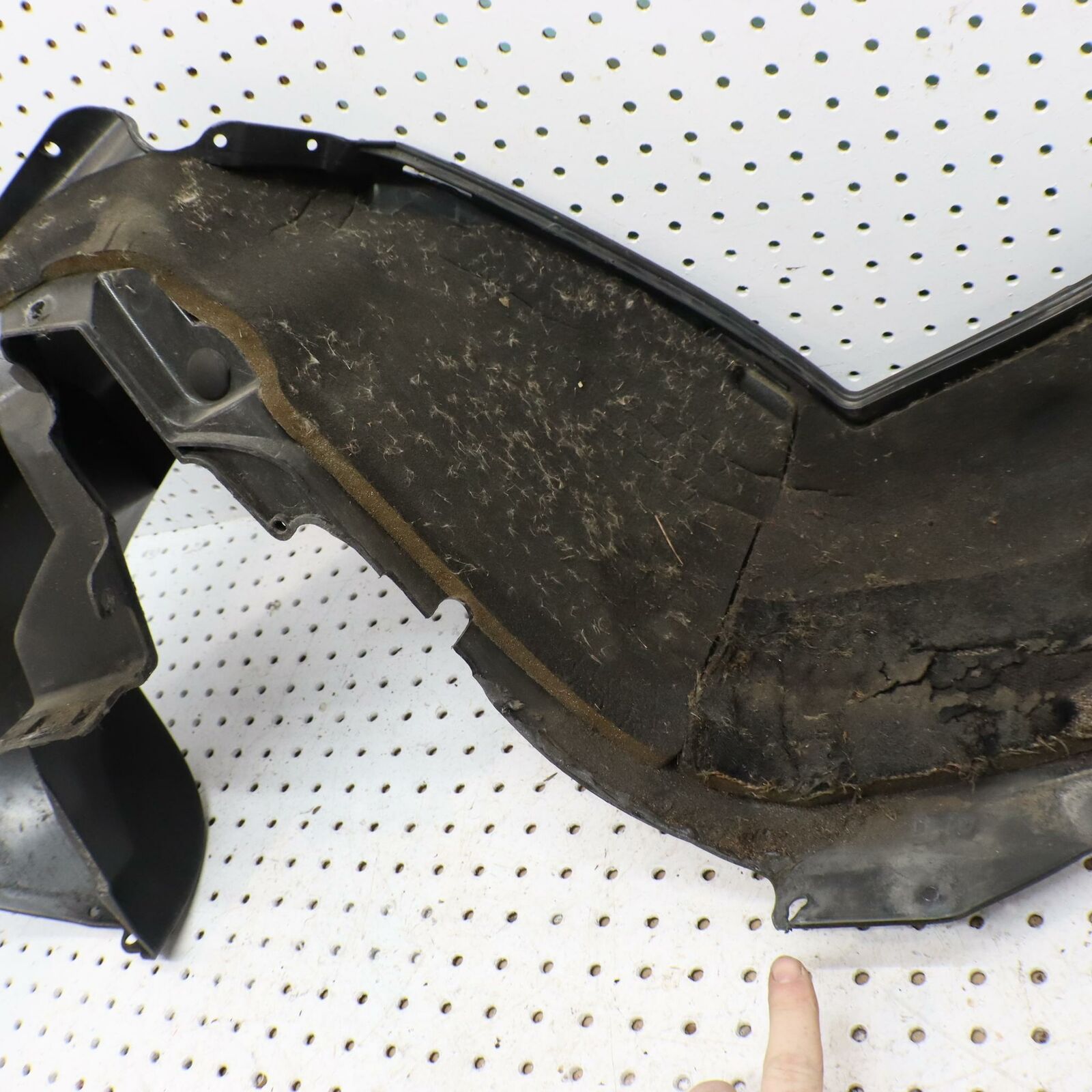 2006 POLARIS SWITCHBACK RIGHT SIDE LOWER BELLY PAN PANEL COVER 2633275-070