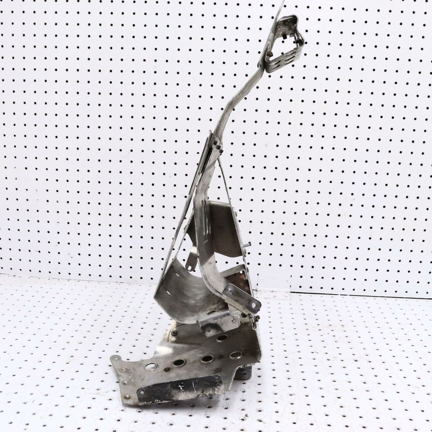 2006 POLARIS CLASSIC 700 LEFT FRONT FOOT HOLDER REST STAY FOOTREST WELL 1015301