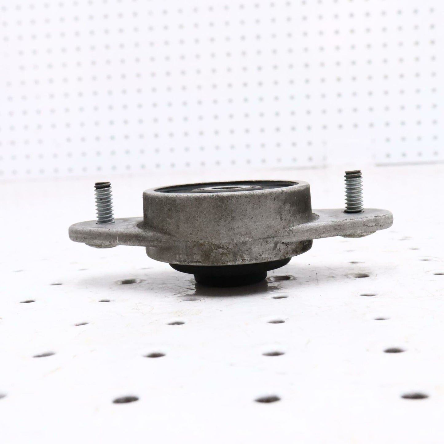 2006 POLARIS CLASSIC 700 ENGINE MOTOR MOUNT BRACKET 3021752