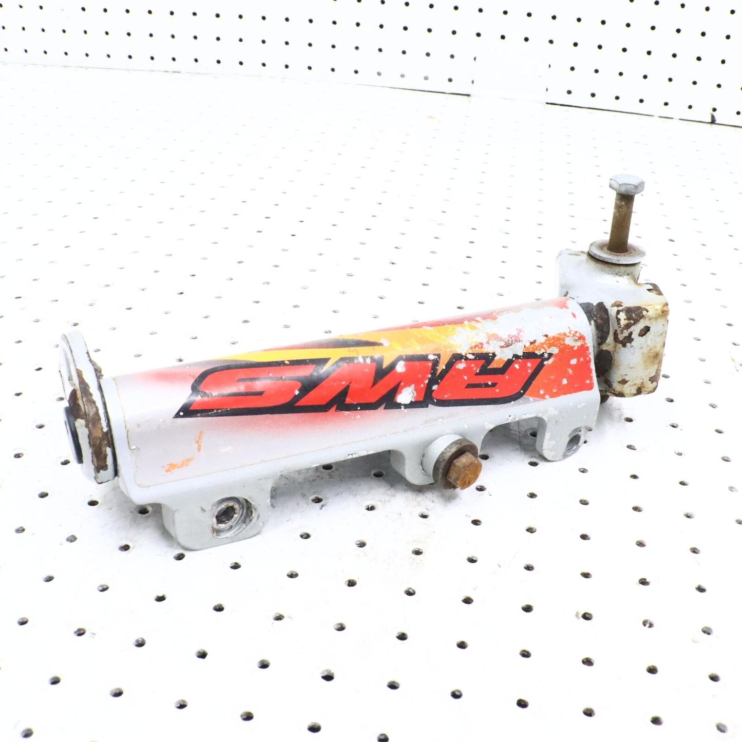 2002 ARCTIC CAT ZR 600 LEFT FRONT STEERING ARM SPINDLE KNUCKLE 0703-661