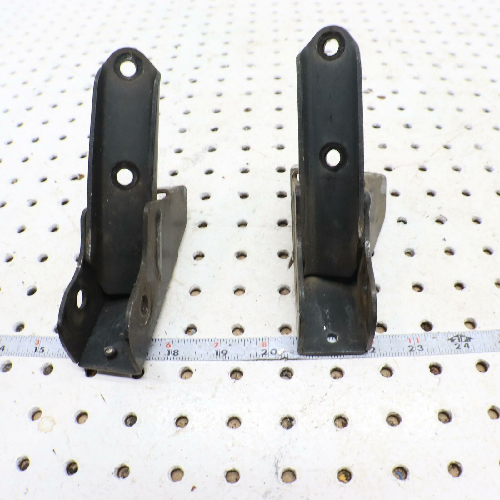 2006 POLARIS SWITCHBACK FRONT SHOCK TOWERS MOUNTS  1014463-067 1014462-067