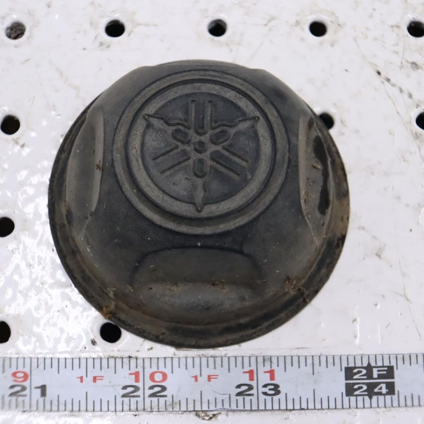2013 YAMAHA GRIZZLY 700 WHEEL HUB DUST CAP COVER 1HP-F512A-00-00