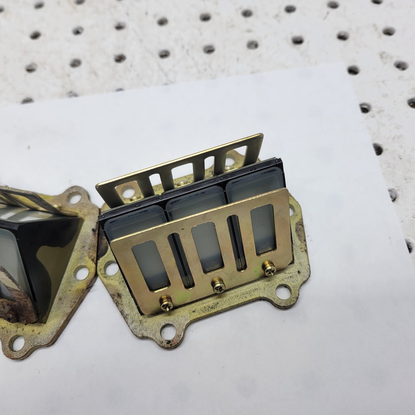 2002 ARCTIC CAT ZR 600 INTAKE REED BLOCK ASSEMBLY 3005-124
