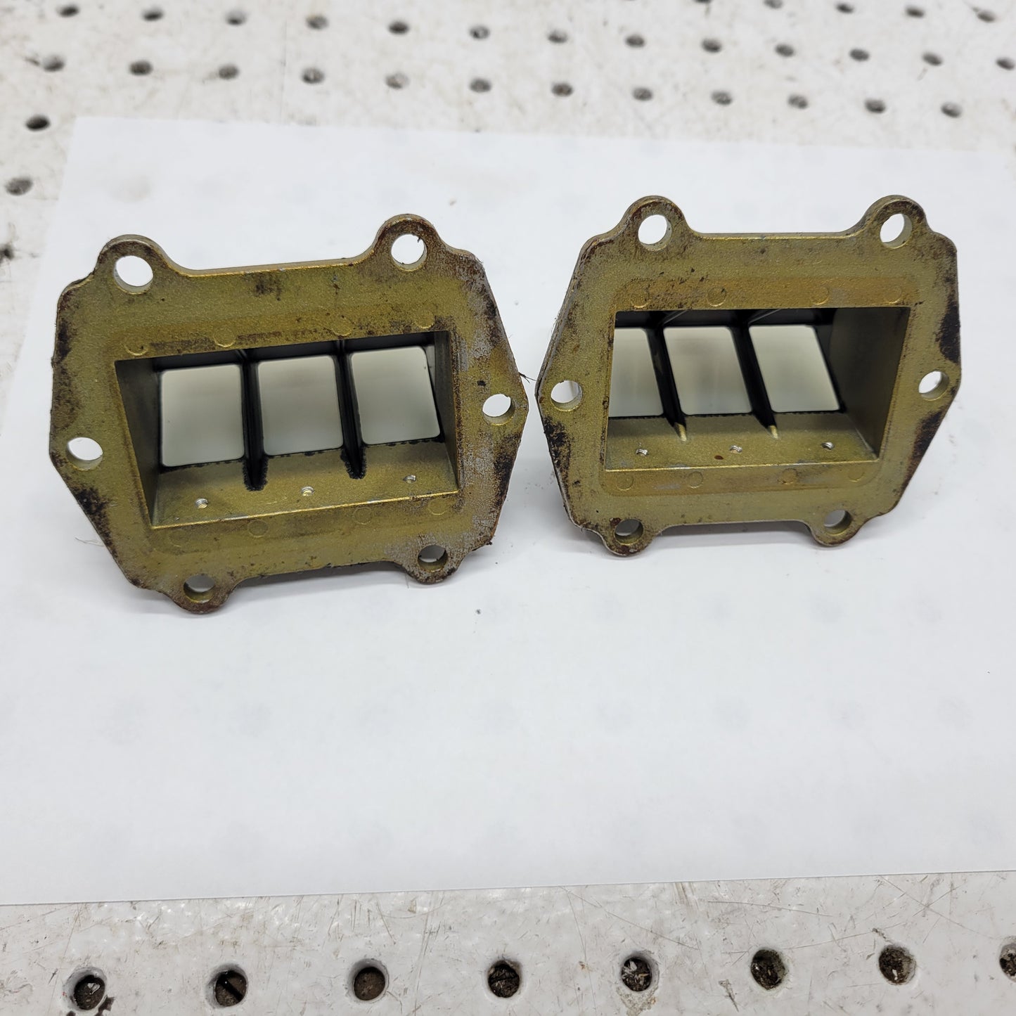2002 ARCTIC CAT ZR 600 INTAKE REED BLOCK ASSEMBLY 3005-124