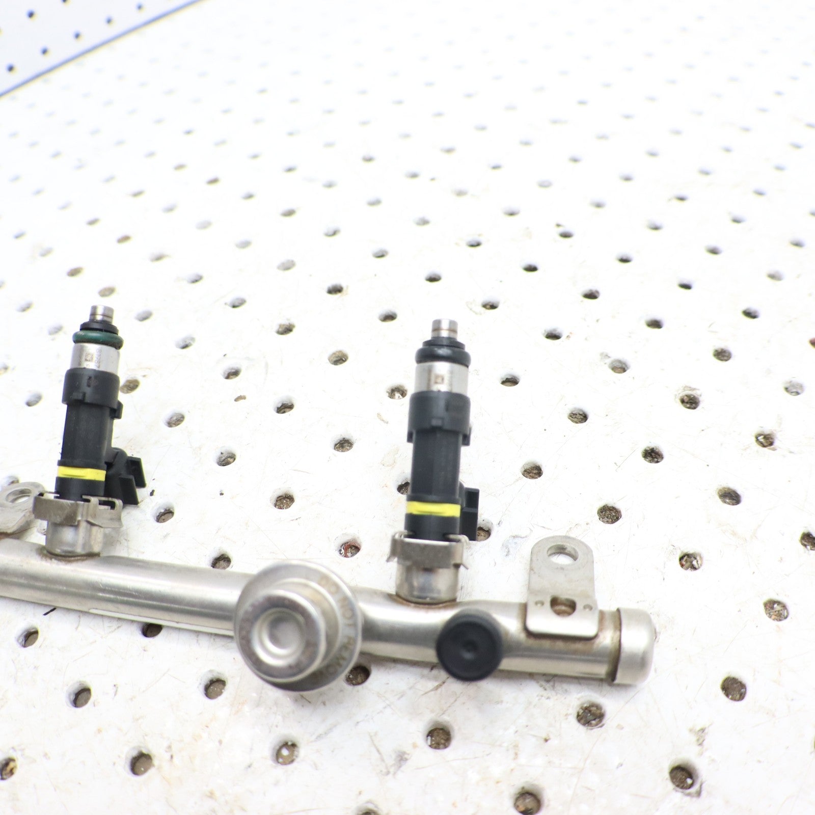 2009 Polaris Sportsman Xp 850 Fuel Rail & INJECTORS 2520563; 1203568