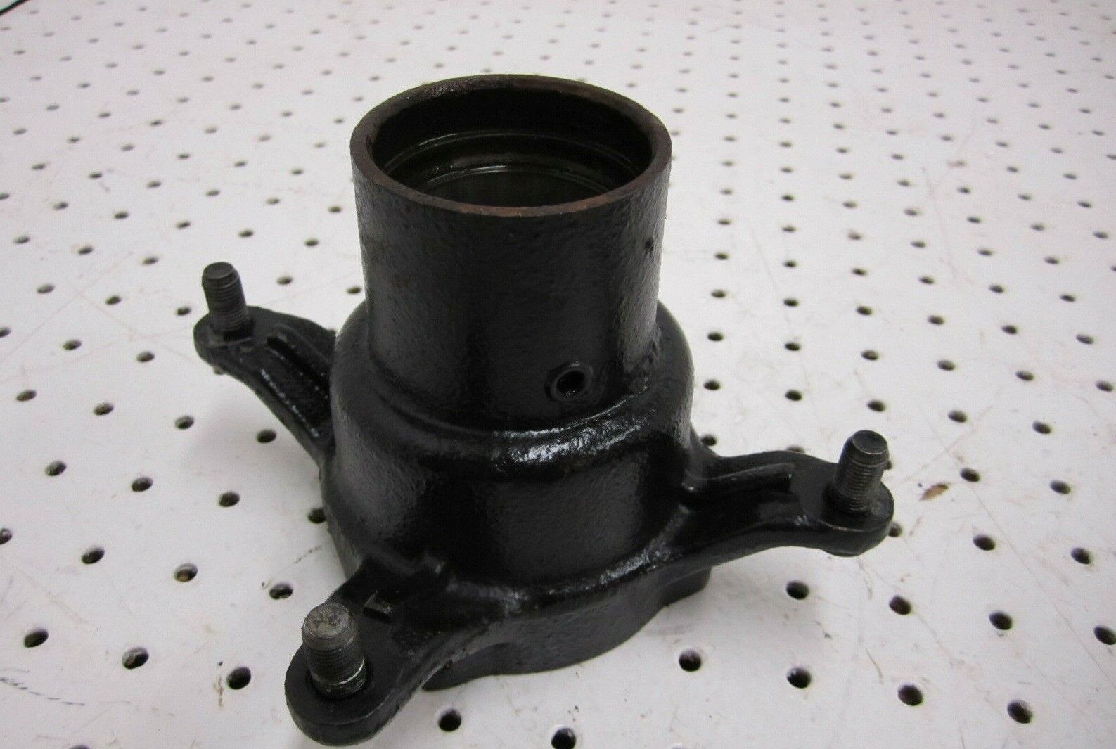 POLARIS SPORTSMAN XPLORER MAGNUM 400 4X4 FRONT WHEEL HUB 1520182 2202595