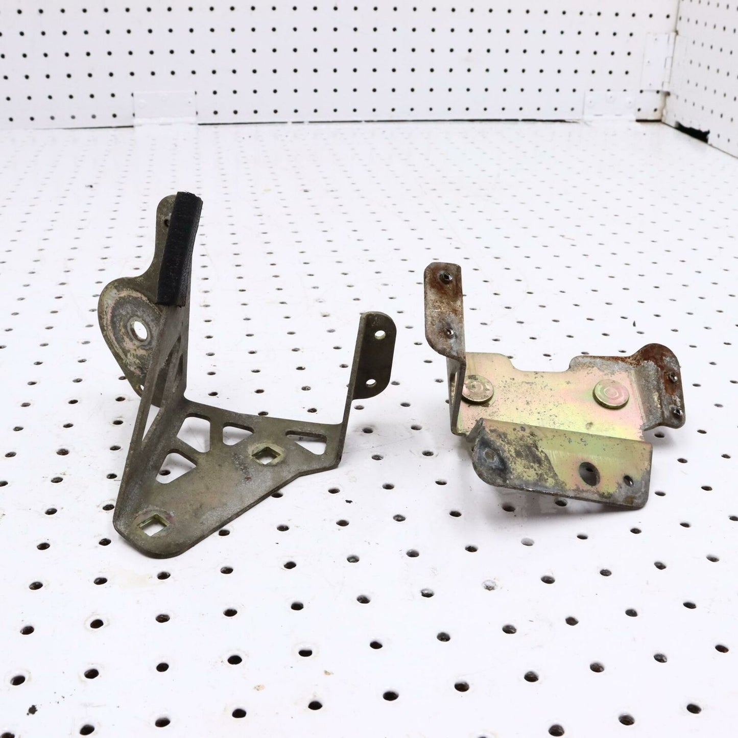 2007 POLARIS IQ 600 STEERING POST BRACKETS 1822856 5250476
