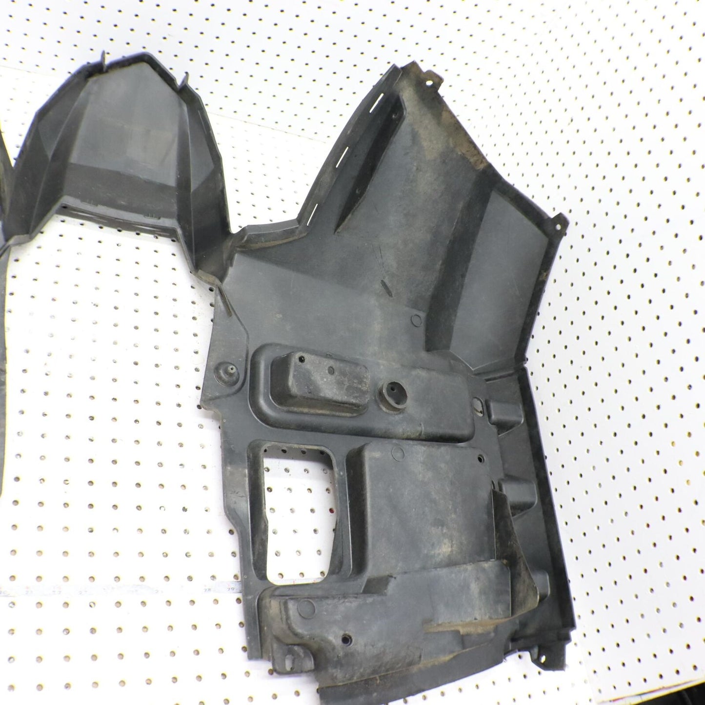 2013 POLARIS SPORTSMAN 550 FRONT FENDER CAB  2633779-464