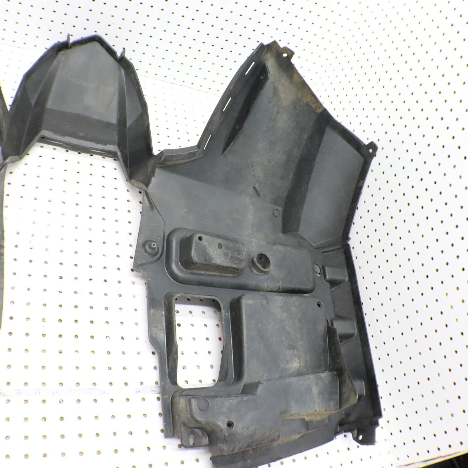 2013 POLARIS SPORTSMAN 550 FRONT FENDER CAB  2633779-464