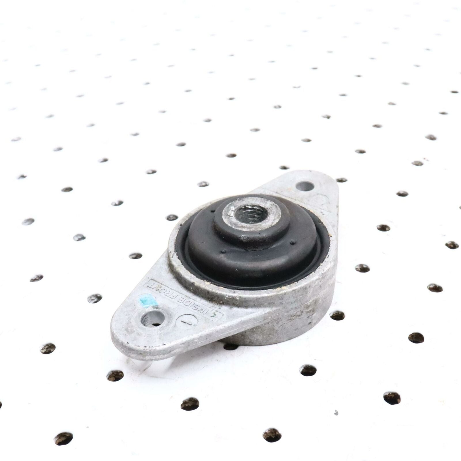2006 POLARIS CLASSIC 700 ENGINE MOTOR MOUNT BRACKET 3021752