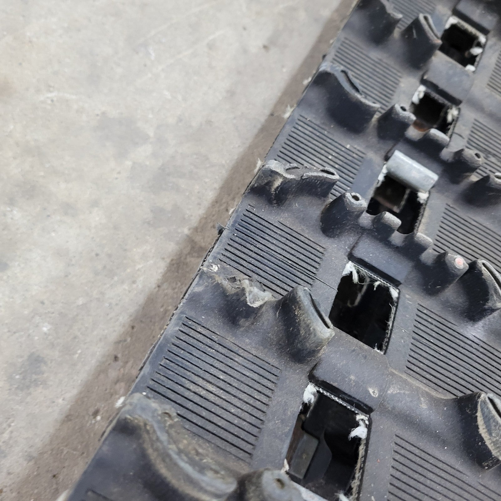 2009 Arctic Cat Crossfire R 8 128 x 14 x 1 Hacksaw Track 2602-047