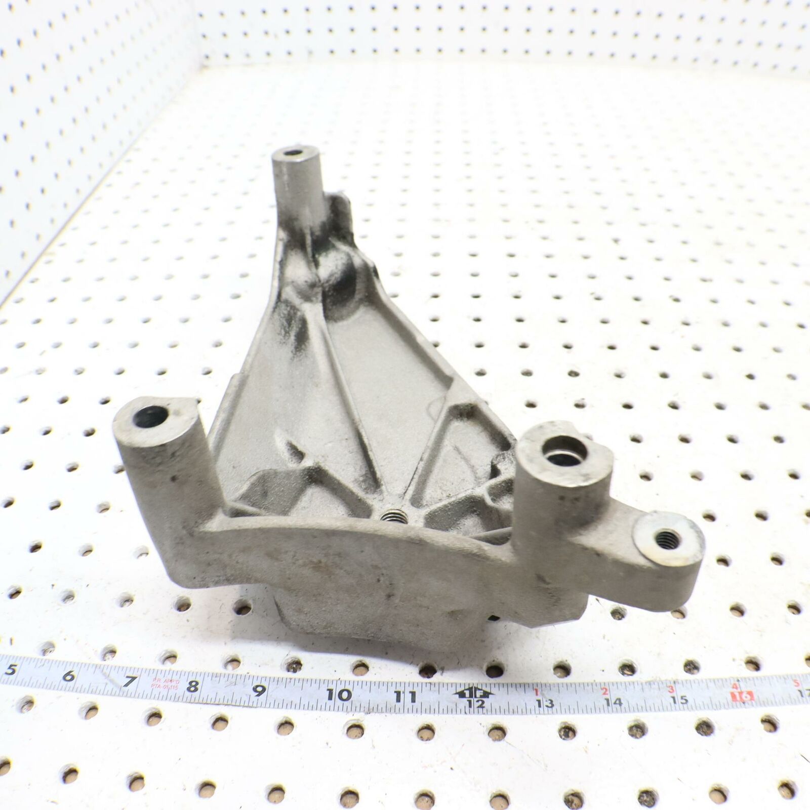 2006 POLARIS SWITCHBACK ENGINE MOTOR MOUNT BRACKET ALTERNATOR 0452974; 0454131