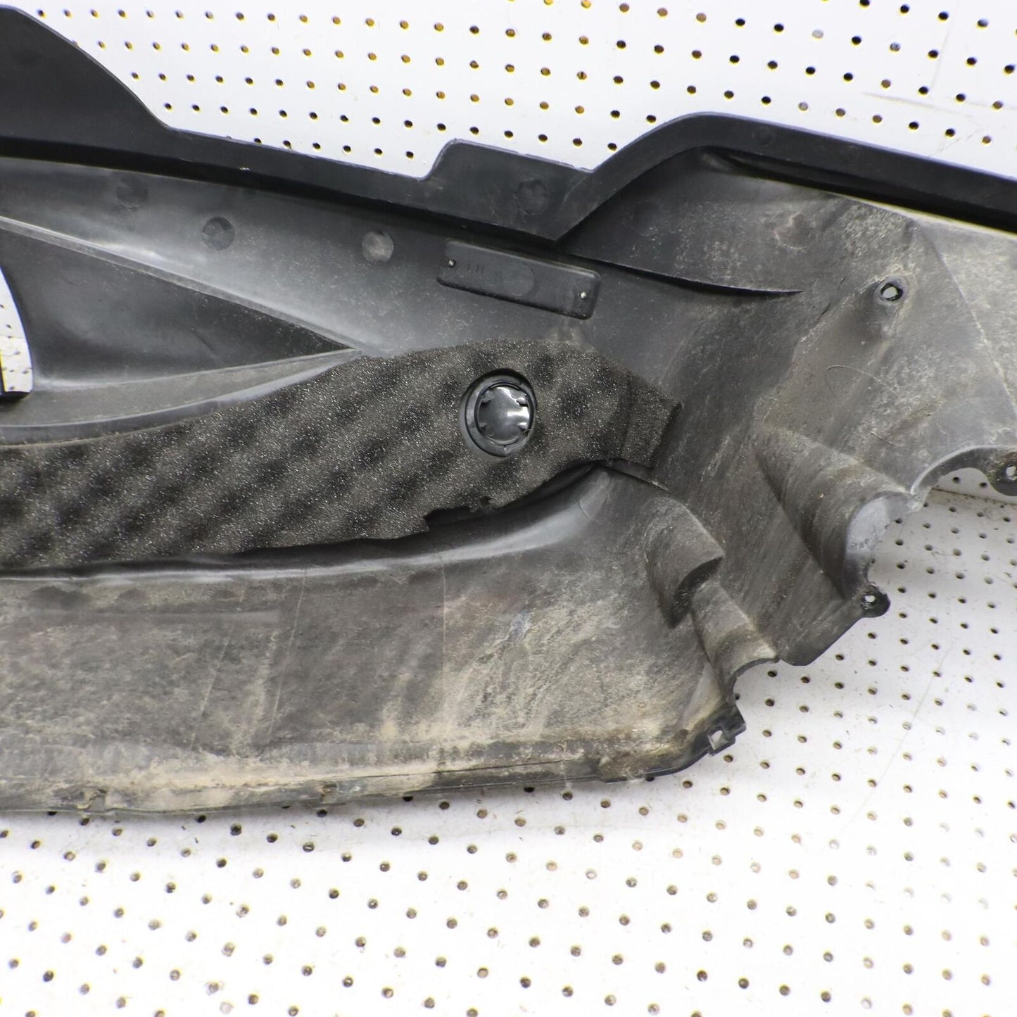 2005 ARCTIC CAT SABERCAT 600 LEFT SIDE LOWER BELLY PAN  2606-647 (SMALL CRACK)