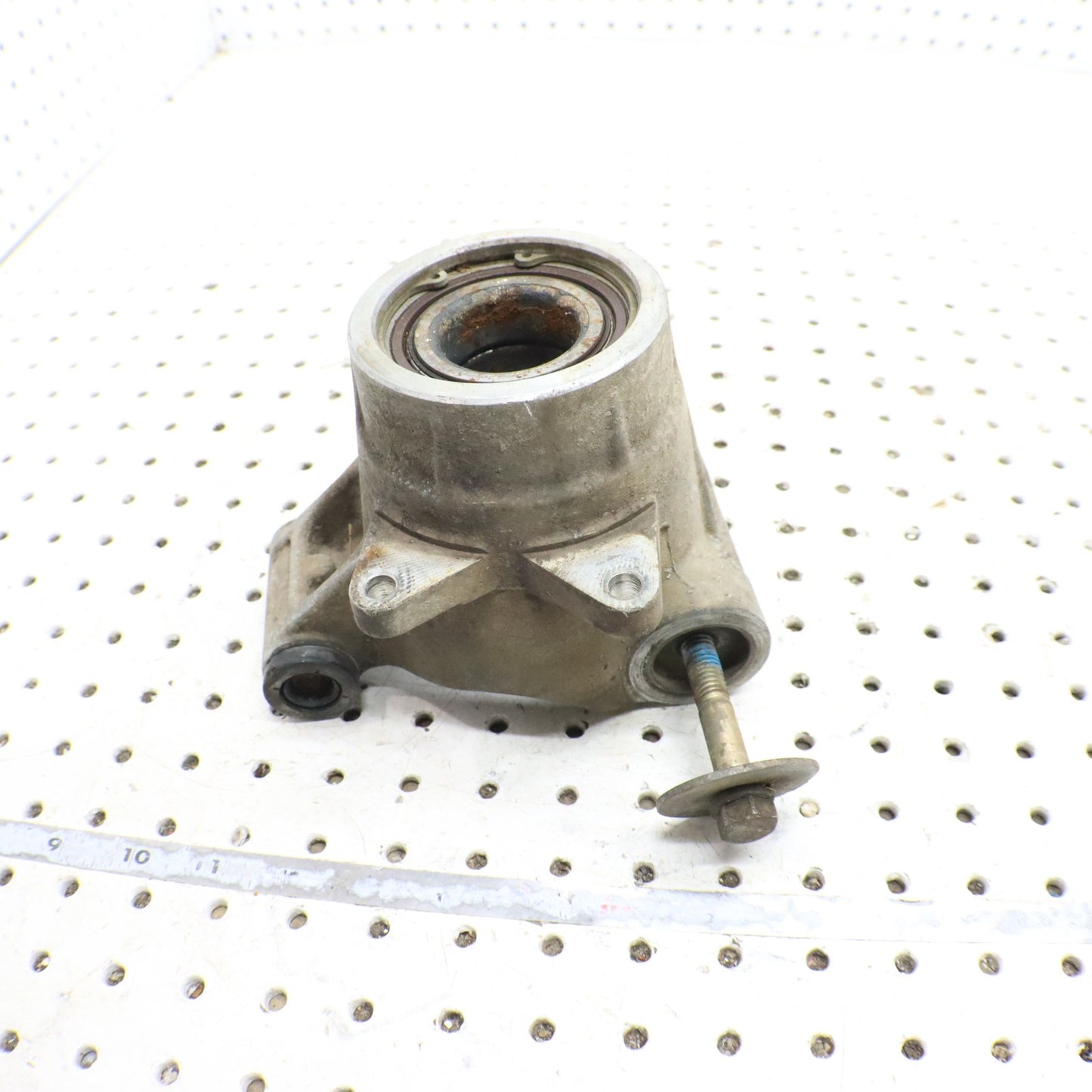 2004 Polaris Sportsman 500 Bearing Carrier Knuckle Rear RIGHT 5133664 5134206