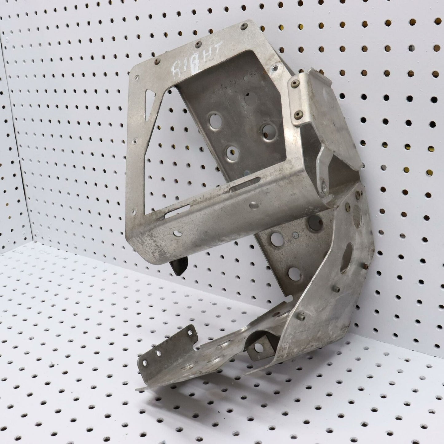 2007 POLARIS IQ 600 RIGHT FRONT FOOT HOLDER REST STAY FOOTREST WELL 1015670