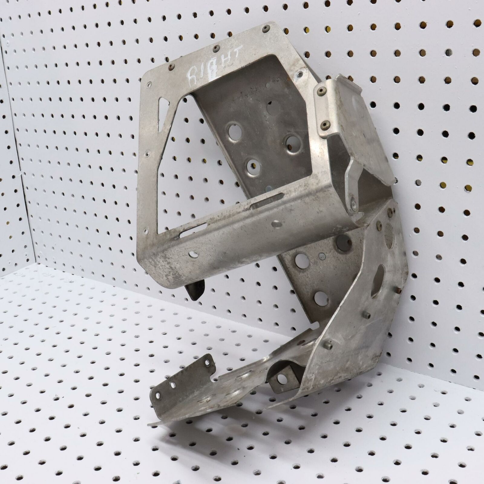 2007 POLARIS IQ 600 RIGHT FRONT FOOT HOLDER REST STAY FOOTREST WELL 1015670