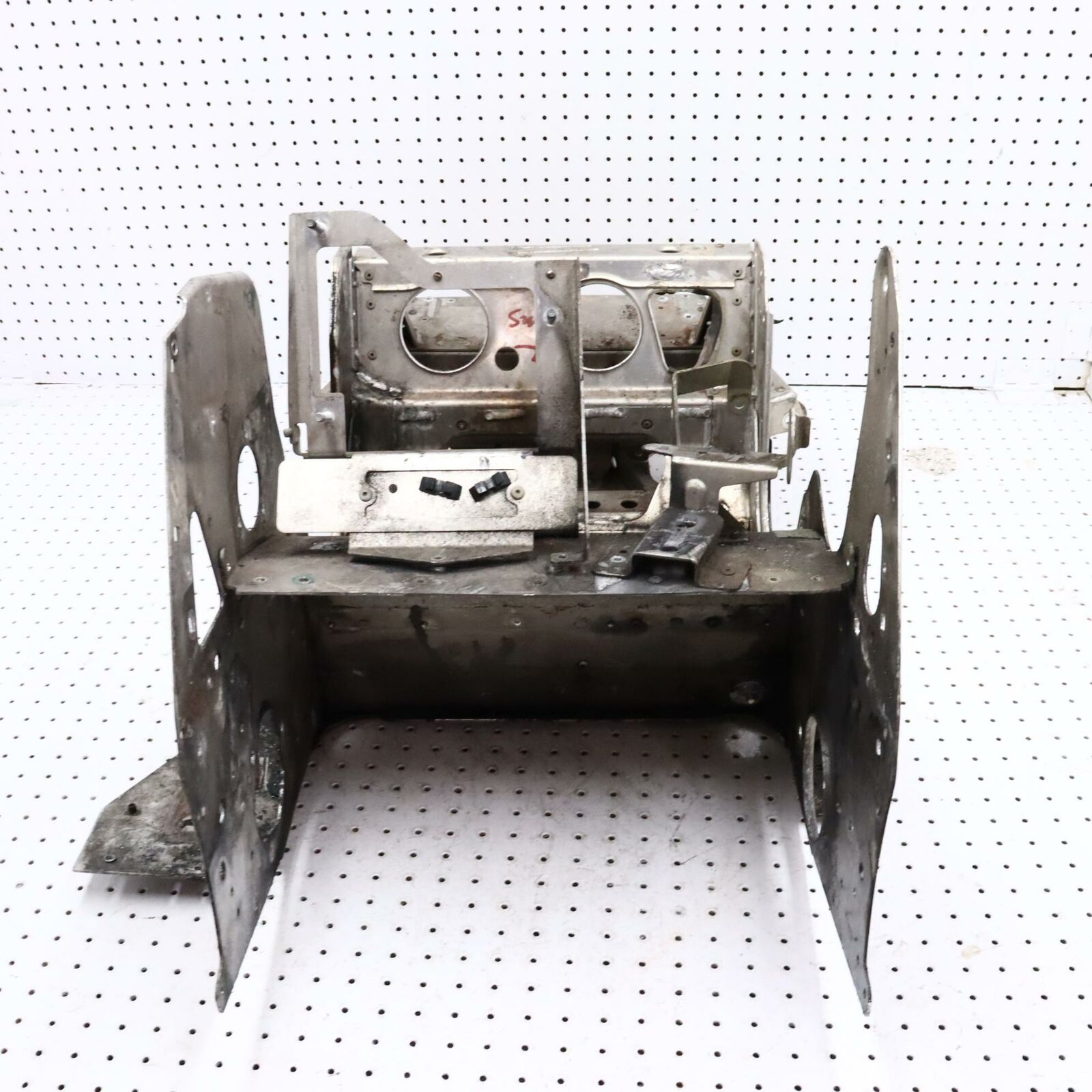 2006 POLARIS CLASSIC 700 FRONT BULKHEAD CHASSIS FRAME SUPPORT 1015032-309