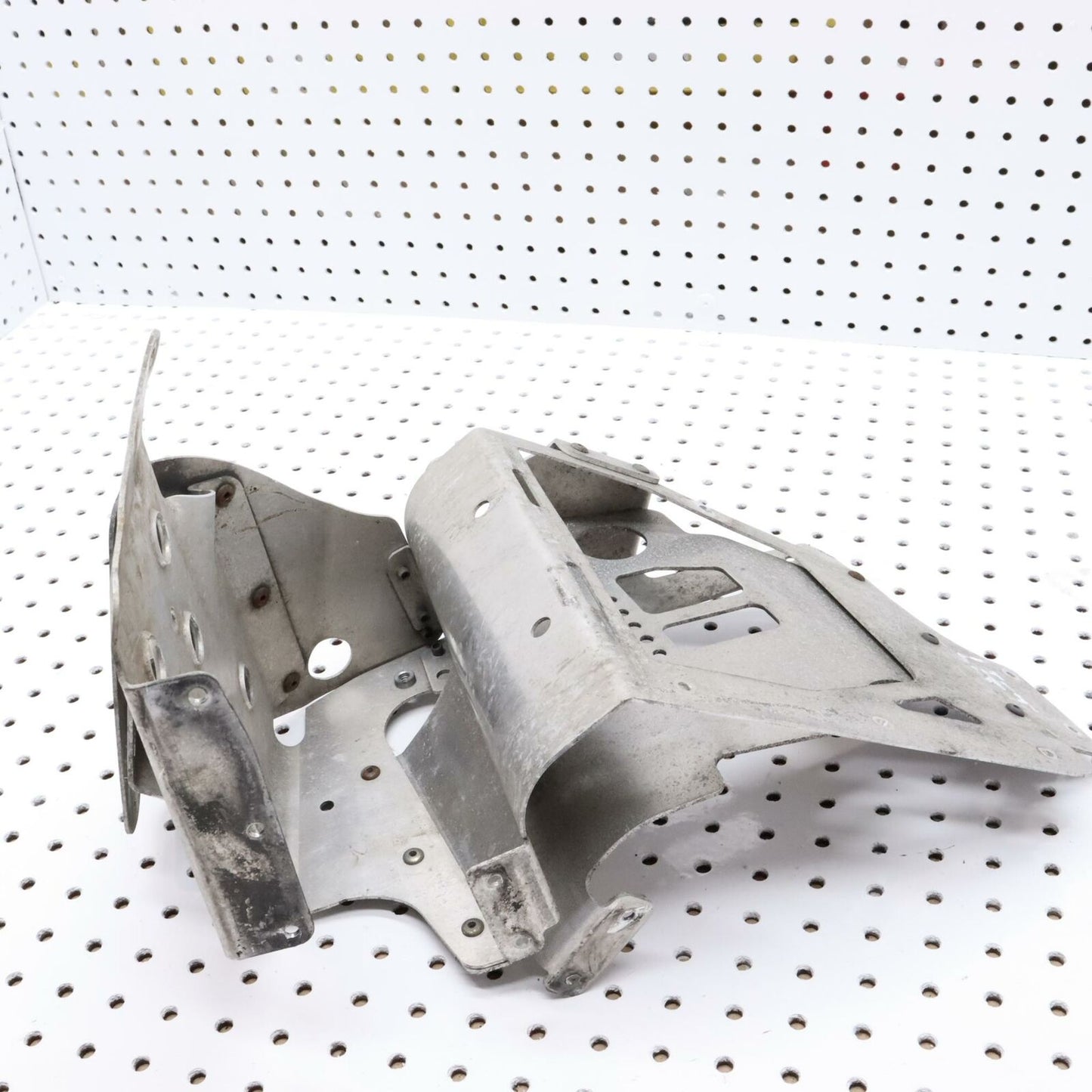 2007 POLARIS IQ 600 LEFT FRONT FOOT HOLDER REST STAY FOOTREST WELL 1015583
