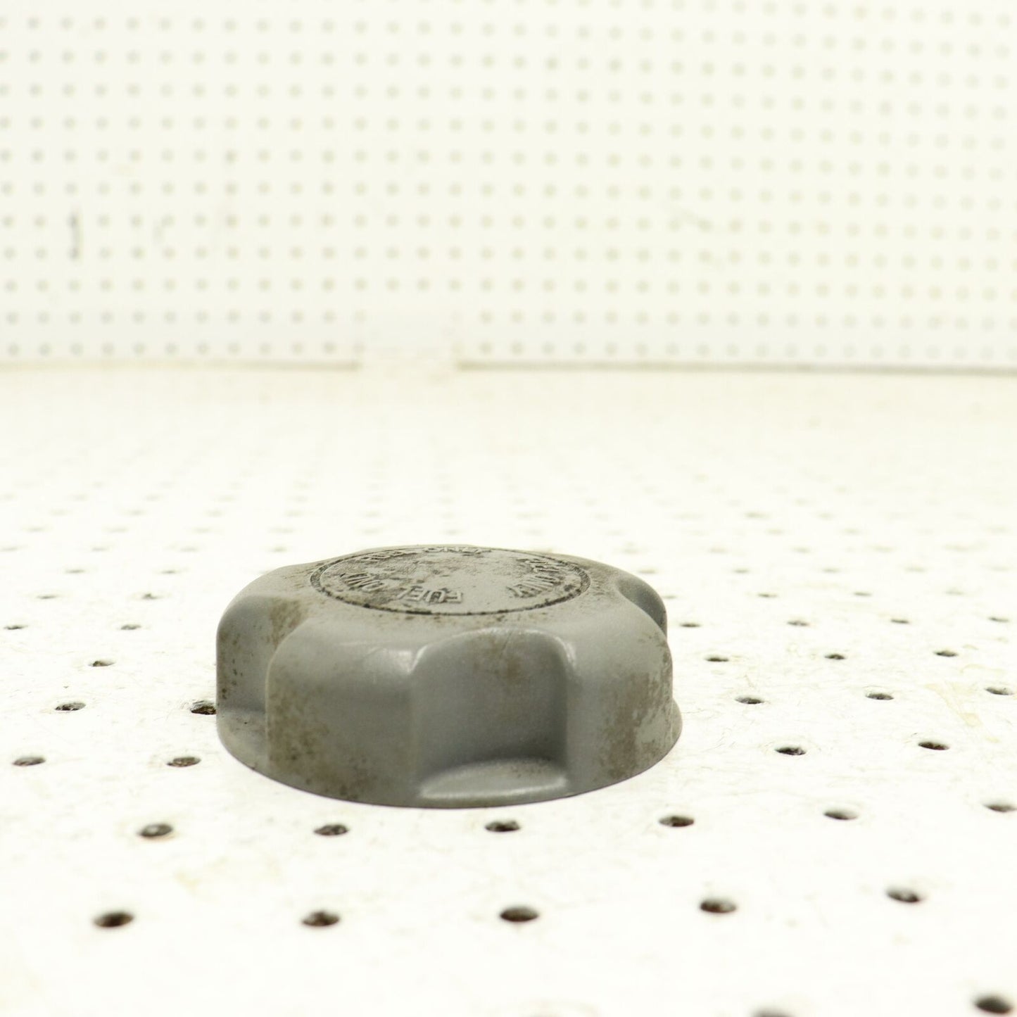 2002 POLARIS SPORTSMAN 700 GAS CAP COVER LID 5434329