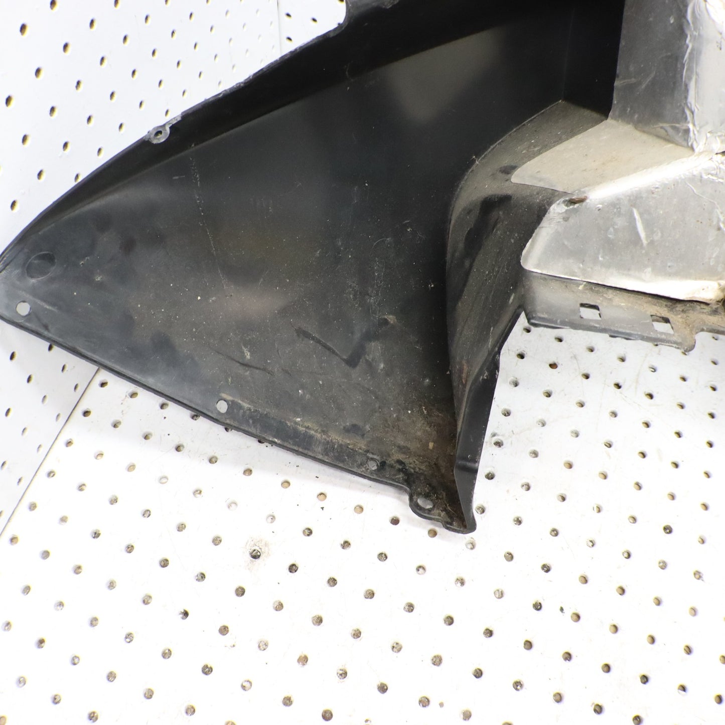 2007 Polaris Iq 600 Fender Bellypan Right 2633254-070