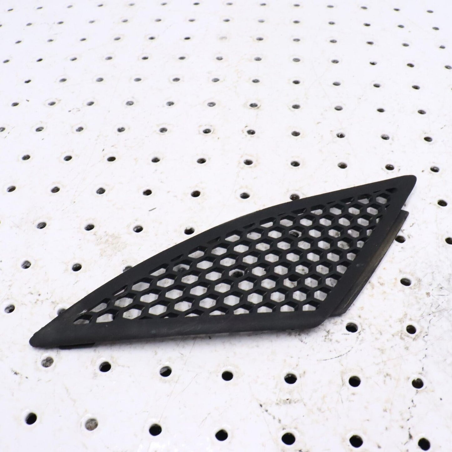 2006 POLARIS FUSION 700 RIGHT HOOD LOUVER SCREEN VENT COVER 5435855-070 