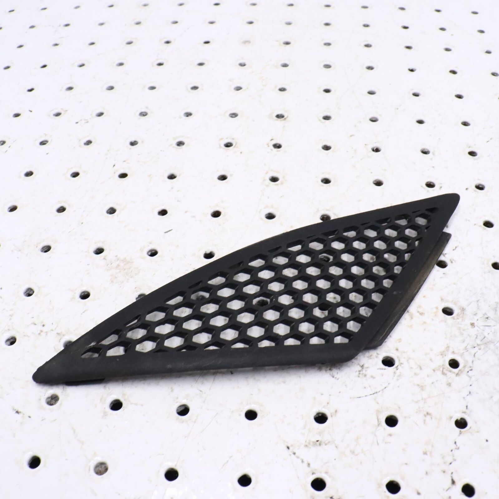2006 POLARIS FUSION 700 RIGHT HOOD LOUVER SCREEN VENT COVER 5435855-070 