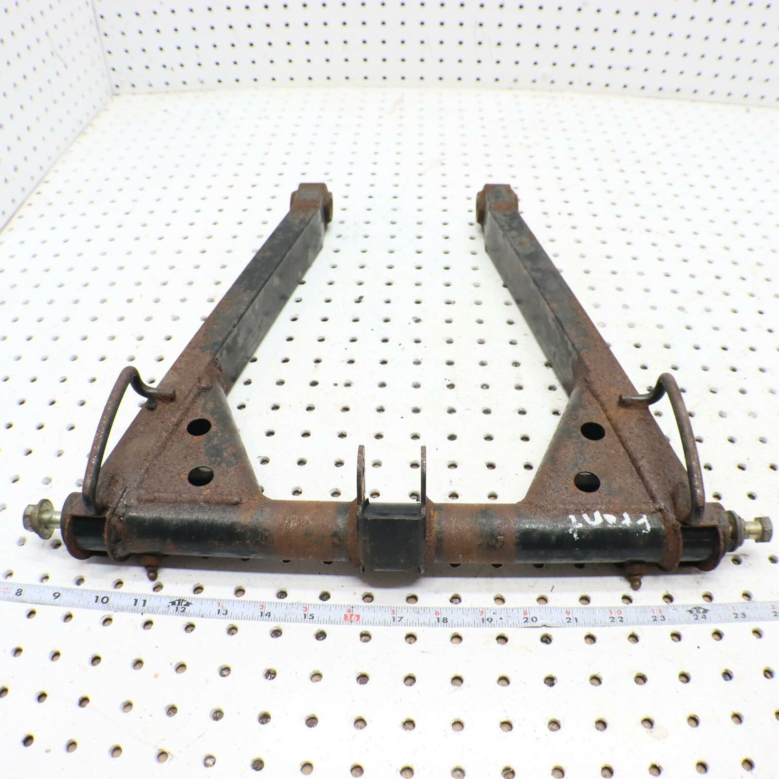 2007 POLARIS IQ 600 REAR SUSPENSION FRONT TORQUE ARM 1541948-067 1542579-067