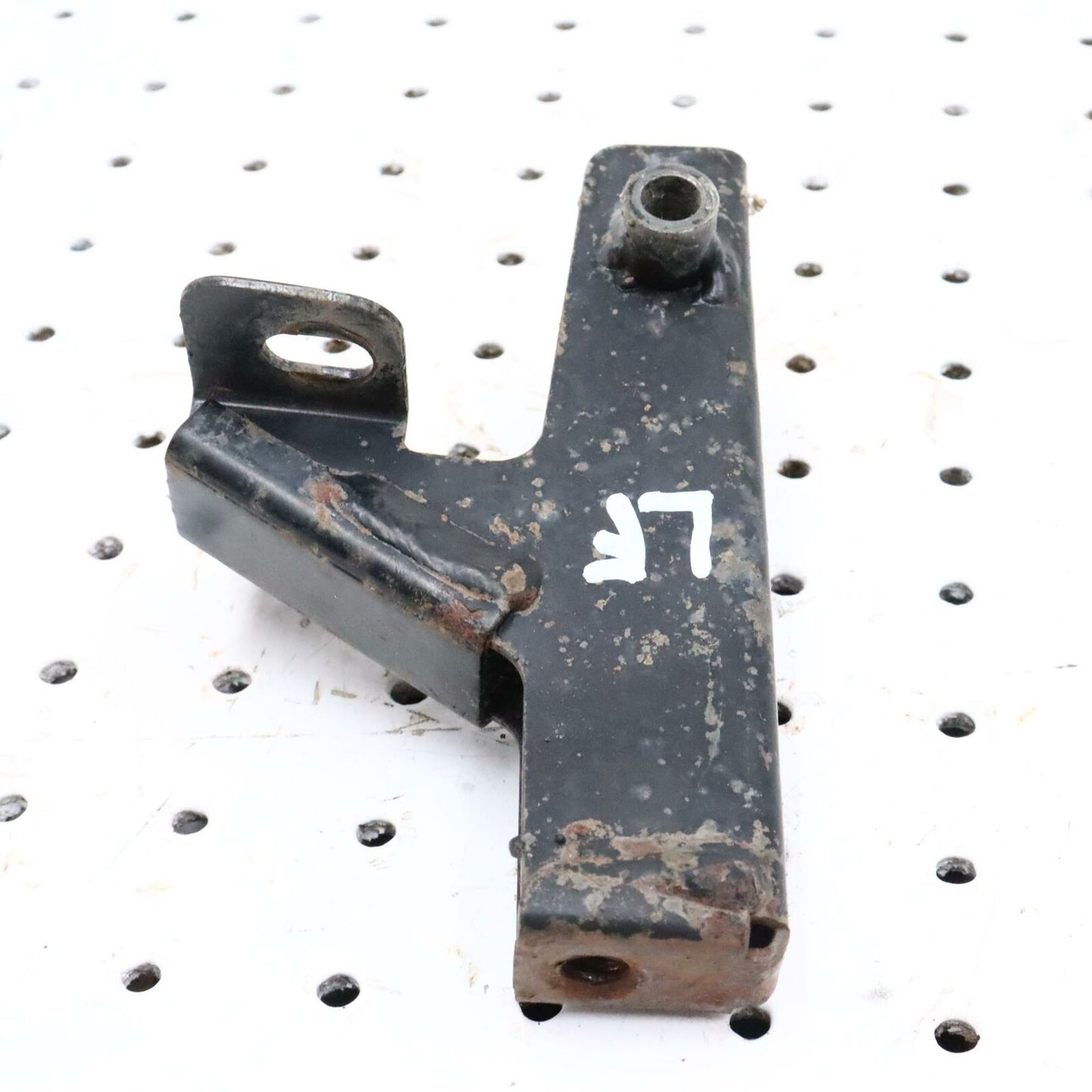 2000 POLARIS SPORTSMAN 500 FRONT LEFT RACK SUPPORT 1013210-067; 1040554-067