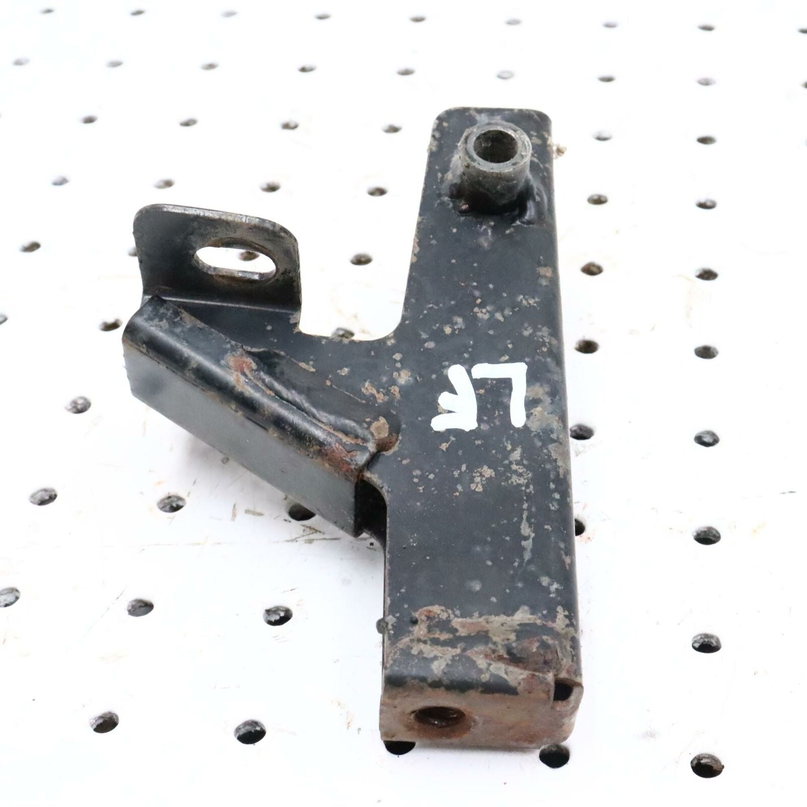 2000 POLARIS SPORTSMAN 500 FRONT LEFT RACK SUPPORT 1013210-067; 1040554-067
