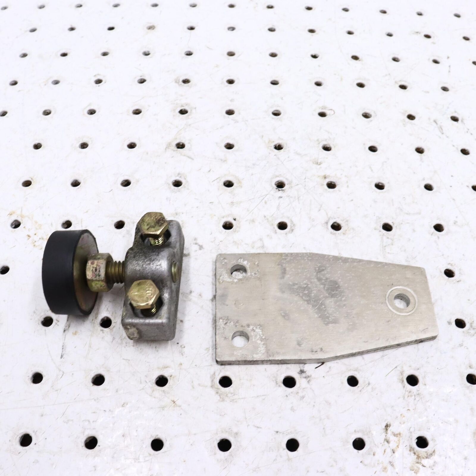 2005 ARCTIC CAT SABERCAT 600 MOTOR MOUNT TORQUE ARM 2606-939