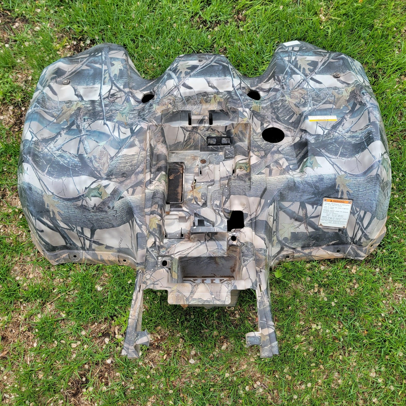 2016 SUZUKI KING QUAD 500 REAR FENDER CAMO 63111-31GC3-PHW; 63111-31G42-PHW