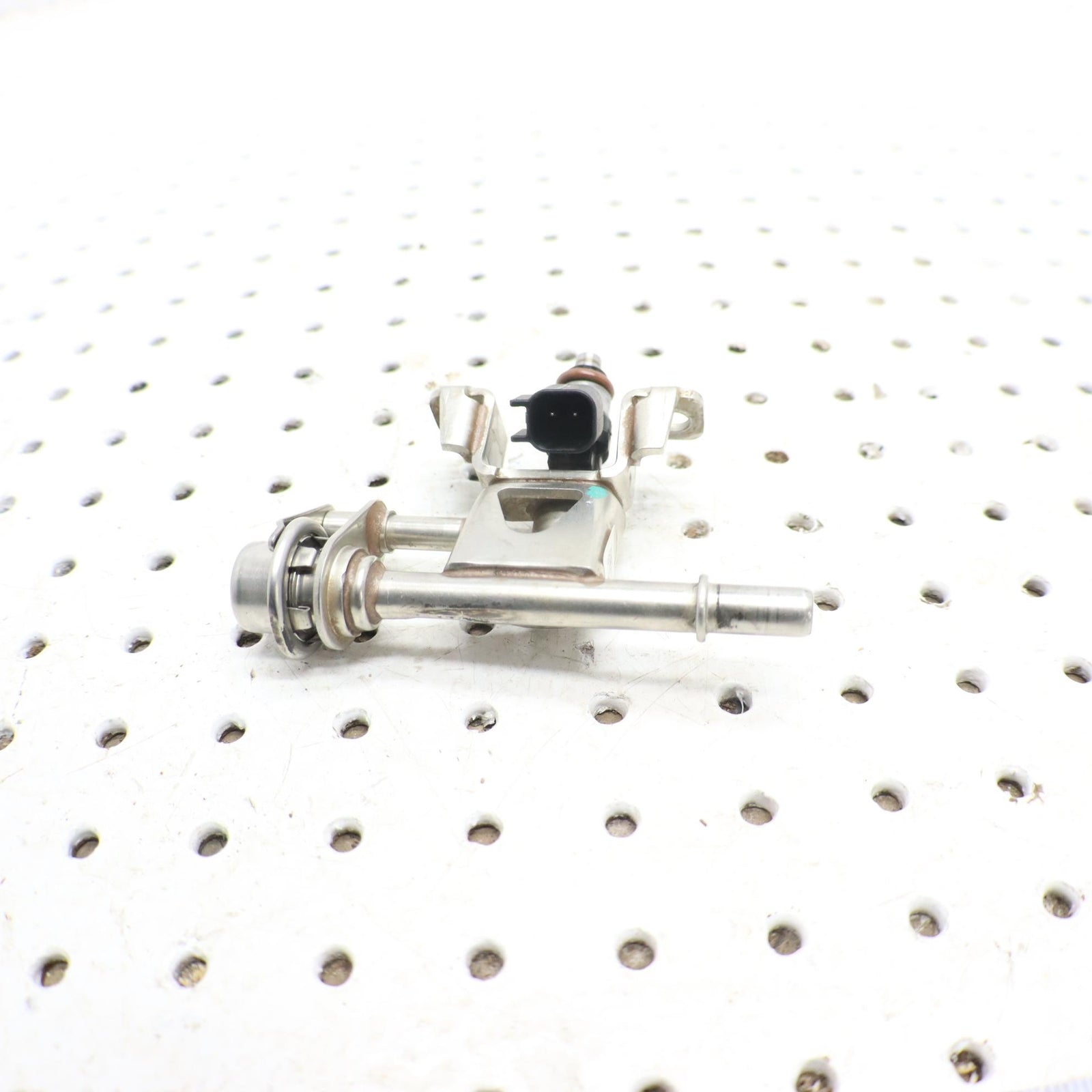 2014 Polaris Sportsman 570 Fuel Injector & FUEL RAIL 2521403 ; 2521068