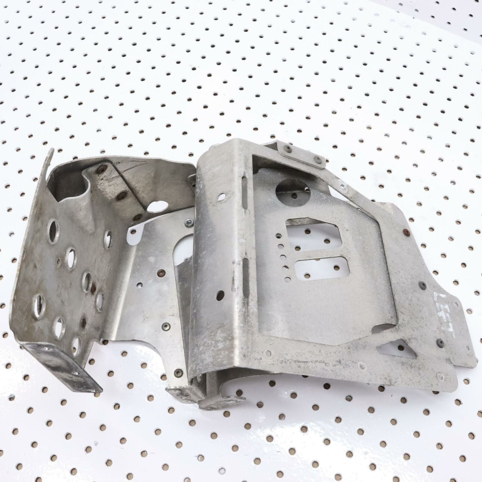 2007 POLARIS IQ 600 LEFT FRONT FOOT HOLDER REST STAY FOOTREST WELL 1015583