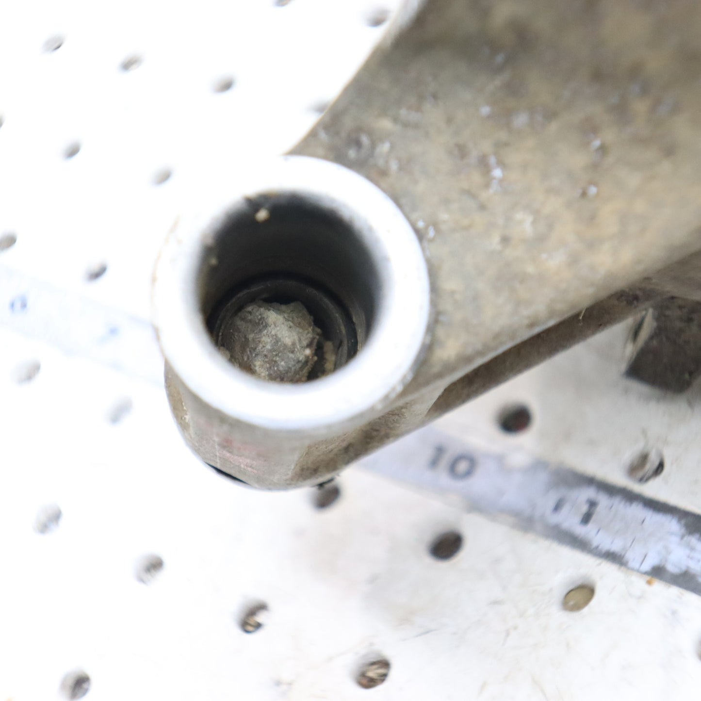 2004 Polaris Sportsman 500 Bearing Carrier Knuckle Rear RIGHT 5133664 5134206