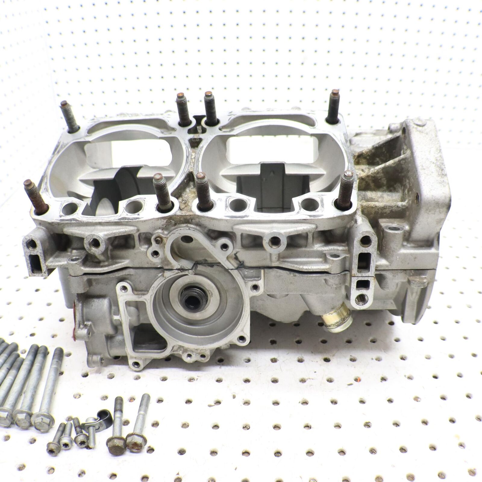 2016 ARCTIC CAT XF 6000 CRANK CASE CRANKCASE ENGINE CASE 1901-001
