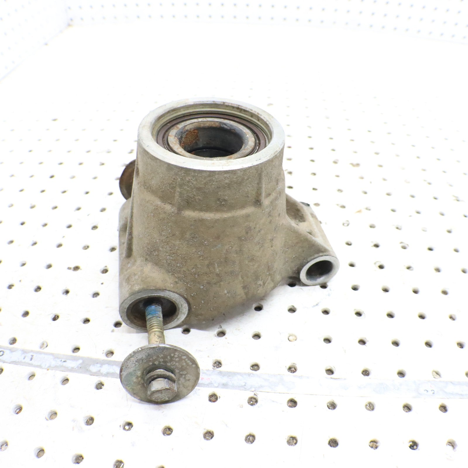 2004 Polaris Sportsman 500 Bearing Carrier Knuckle Rear RIGHT 5133664 5134206