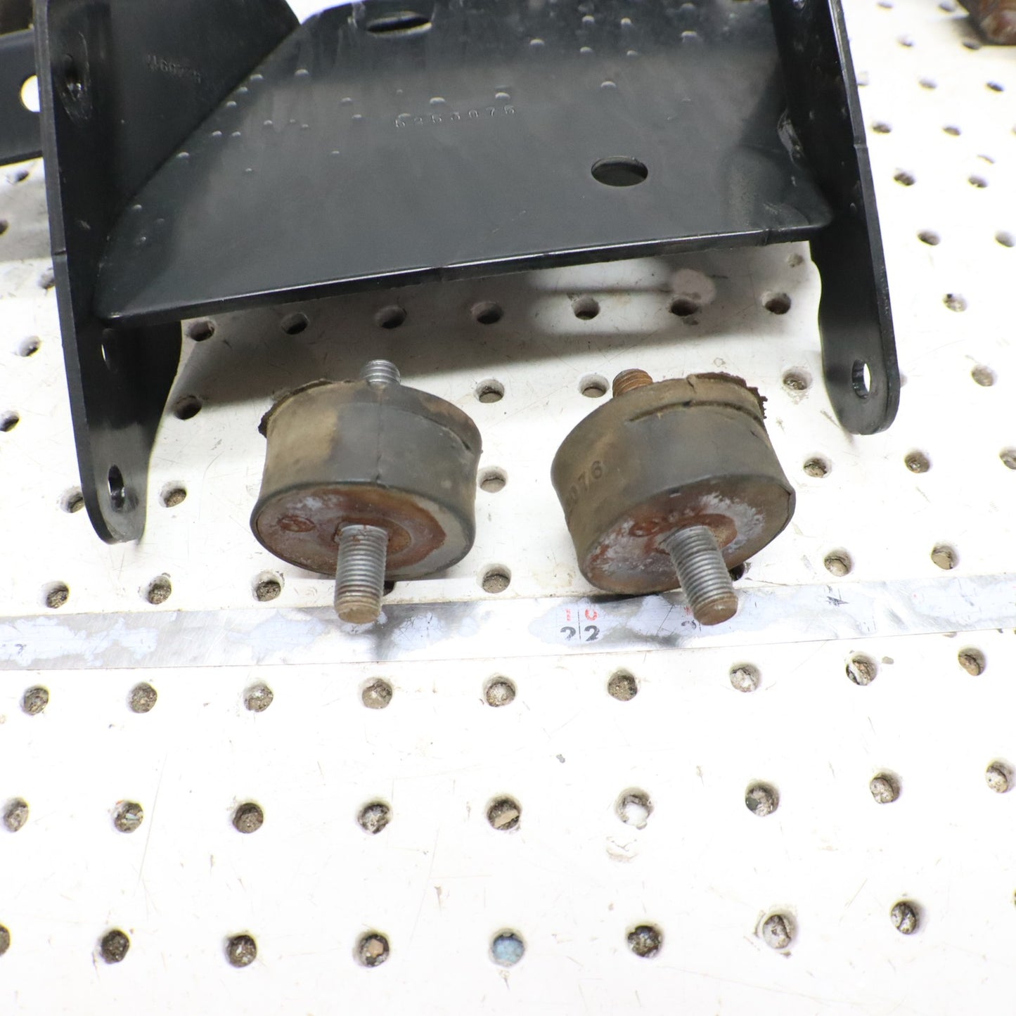 2013 Polaris Ranger 800 Engine Motor Mounts 1017391-329; 1017424-329; 3022076 