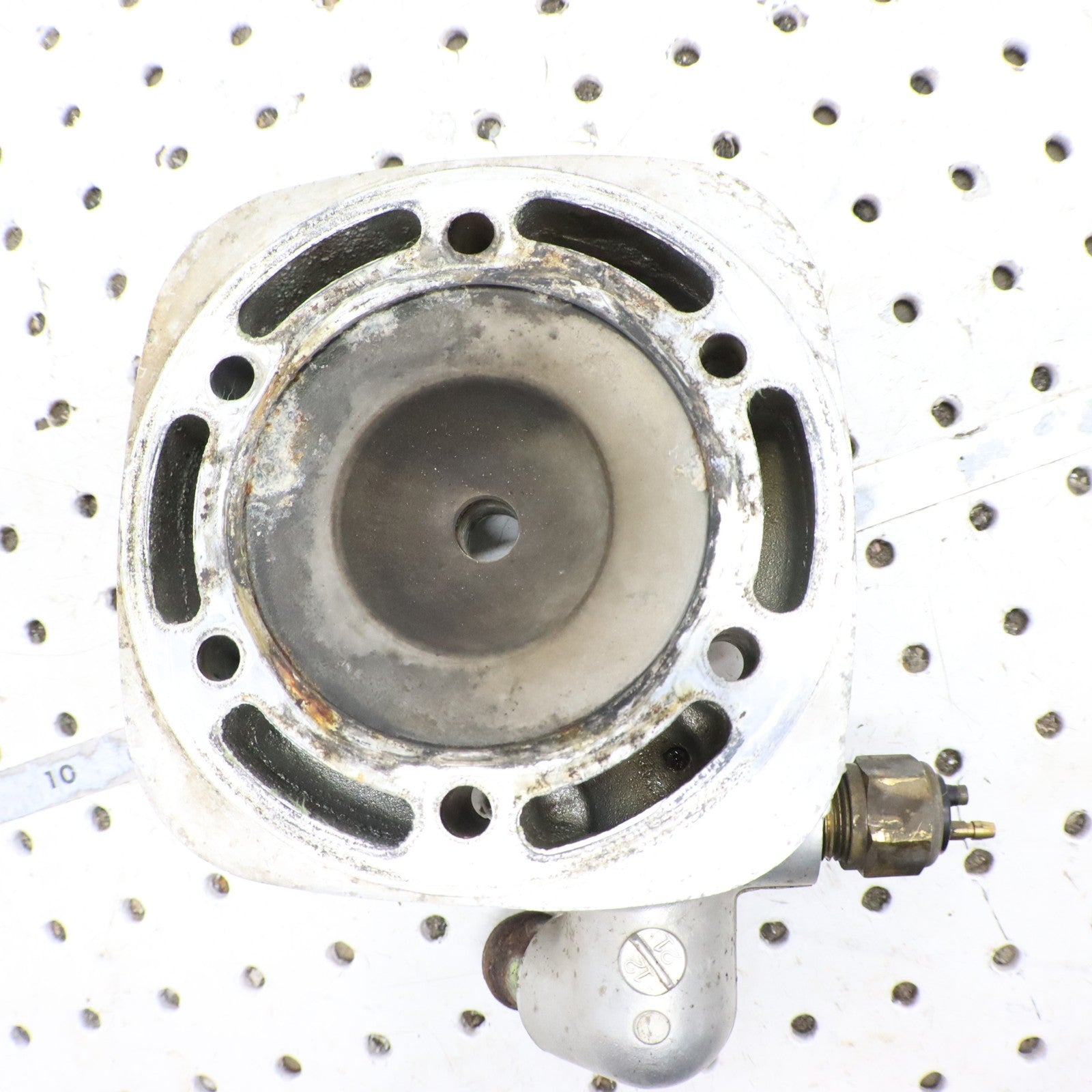 1995 Polaris Xplorer 400 Cylinder Head  3084730 3086755
