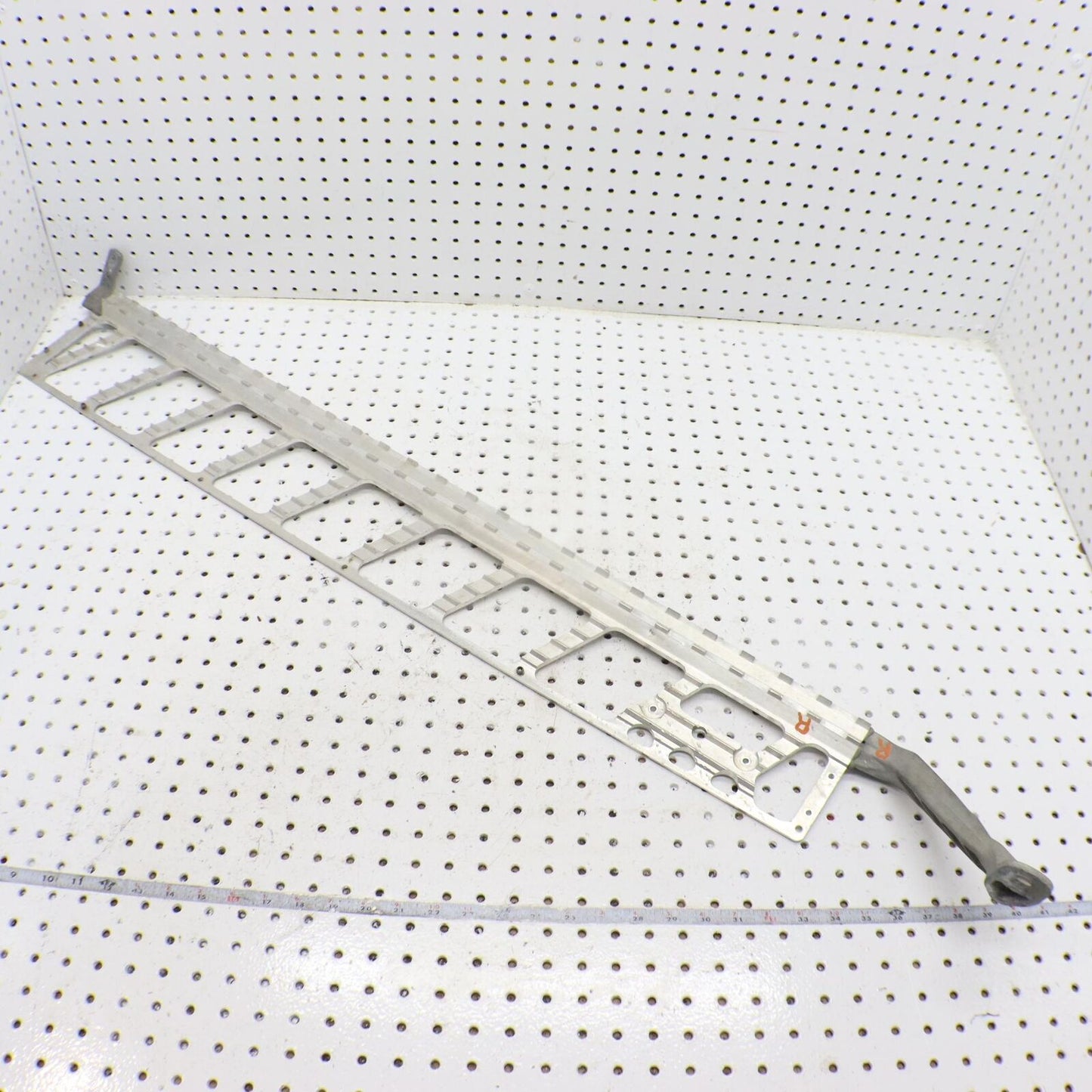 2014 POLARIS PRO RMK 800 RUNNING BOARD FOOTREST SUPPORT ASSEMBLY, RIGHT 1018778