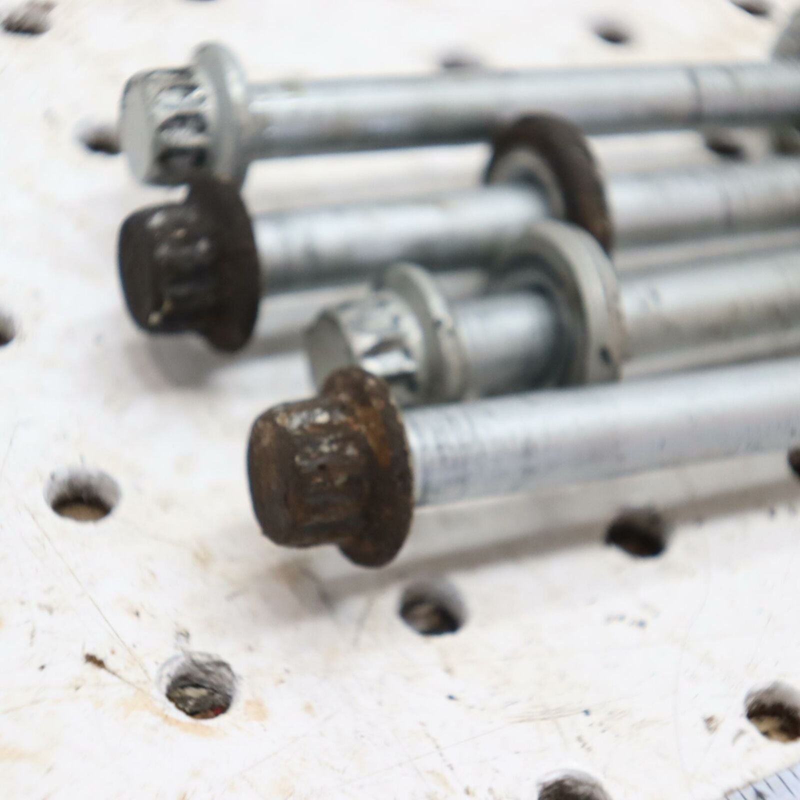 2000 POLARIS MAGNUM 325 CYLINDER HEAD BOLTS 3086418
