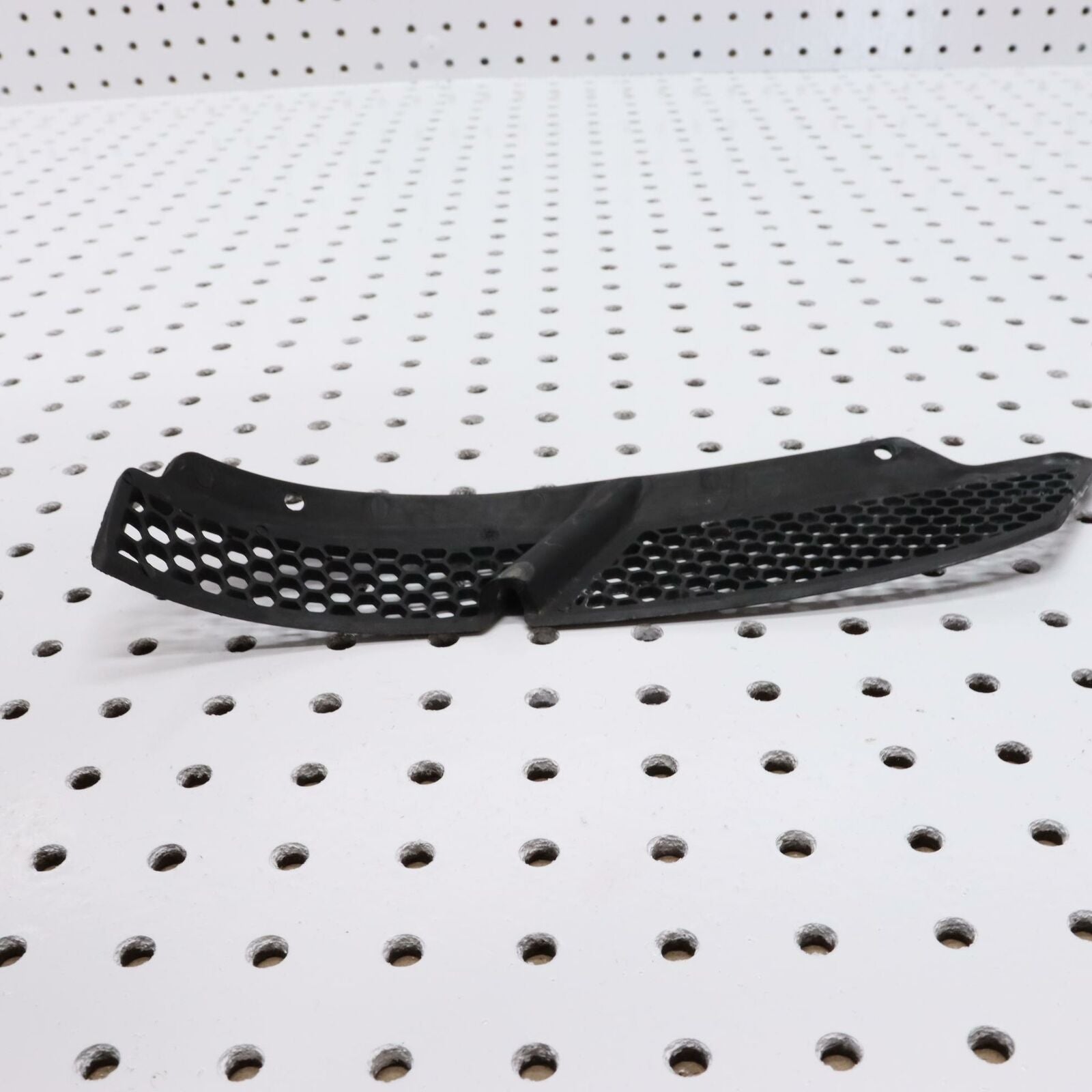 2007 POLARIS IQ 600 SCREEN - HINGE , HI TEMP, LH, BLK 5435848-070
