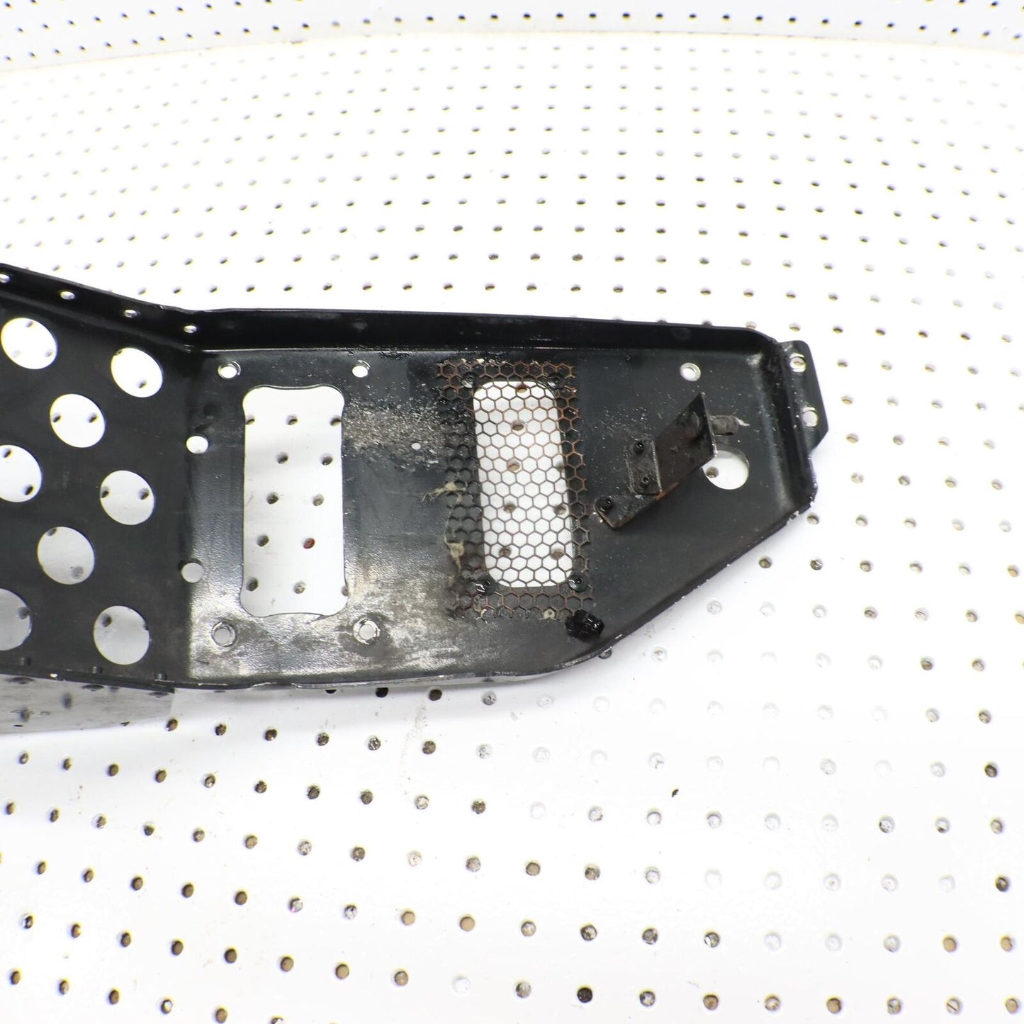 2002 ARCTIC CAT ZR 600 LEFT FRONT FOOT HOLDER REST STAY FOOTREST WELL 1706-885