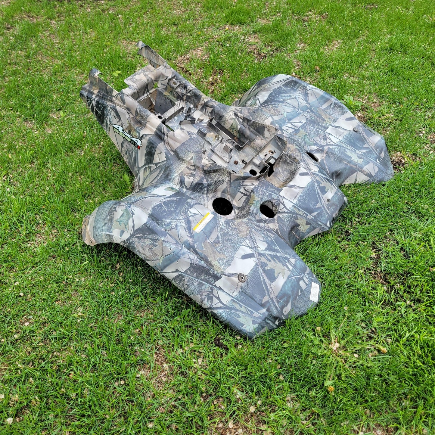 2016 SUZUKI KING QUAD 500 REAR FENDER CAMO 63111-31GC3-PHW; 63111-31G42-PHW