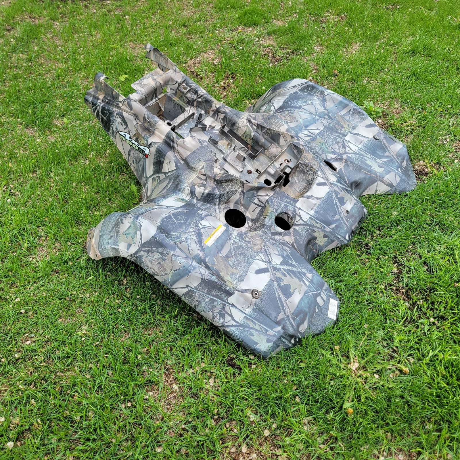 2016 SUZUKI KING QUAD 500 REAR FENDER CAMO 63111-31GC3-PHW; 63111-31G42-PHW