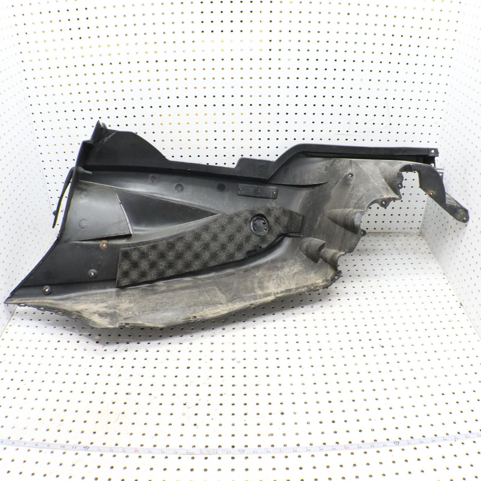 2005 ARCTIC CAT SABERCAT 600 LEFT SIDE LOWER BELLY PAN  2606-647 (SMALL CRACK)