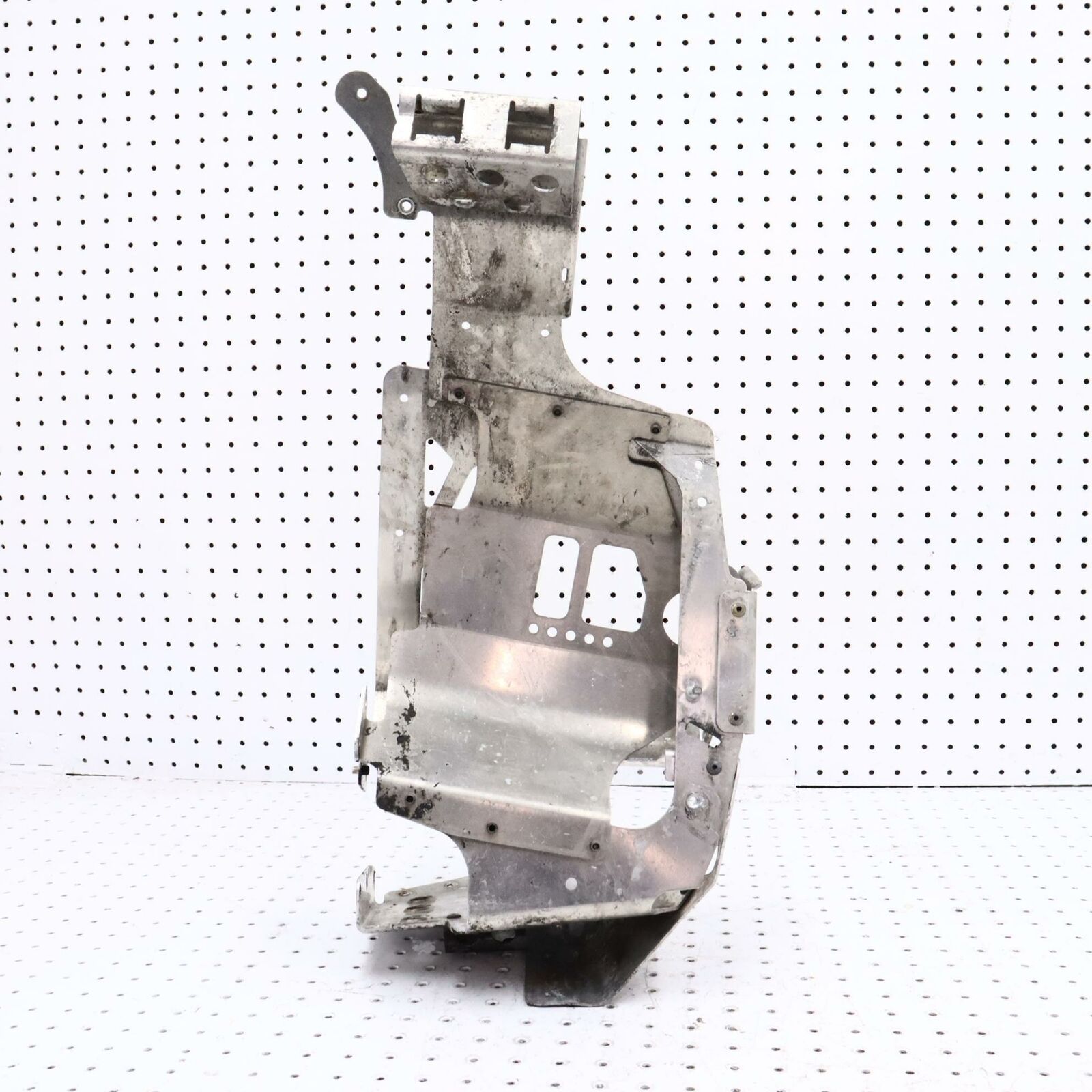 2006 POLARIS CLASSIC 700 LEFT FRONT FOOT HOLDER REST STAY FOOTREST WELL 1015301