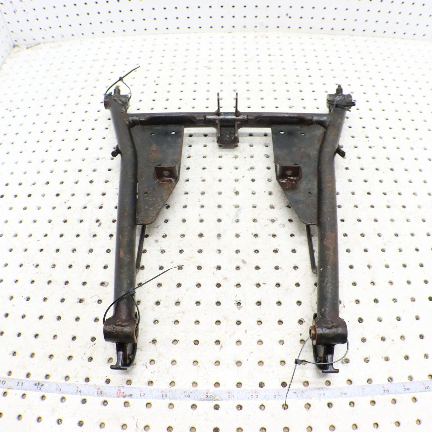2002 ARCTIC CAT ZR 600 REAR BACK SUSPENSION FRONT TORQUE PIVOT ARM 0704-623