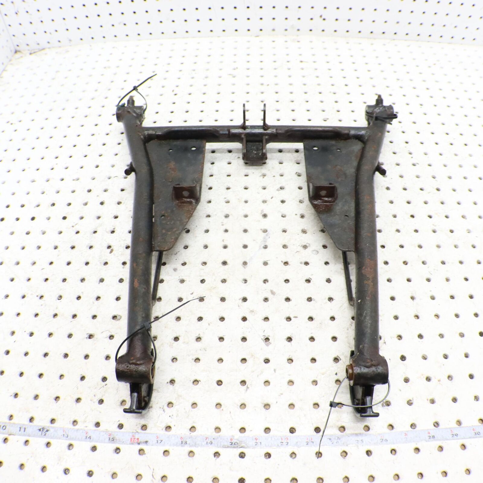 2002 ARCTIC CAT ZR 600 REAR BACK SUSPENSION FRONT TORQUE PIVOT ARM 0704-623