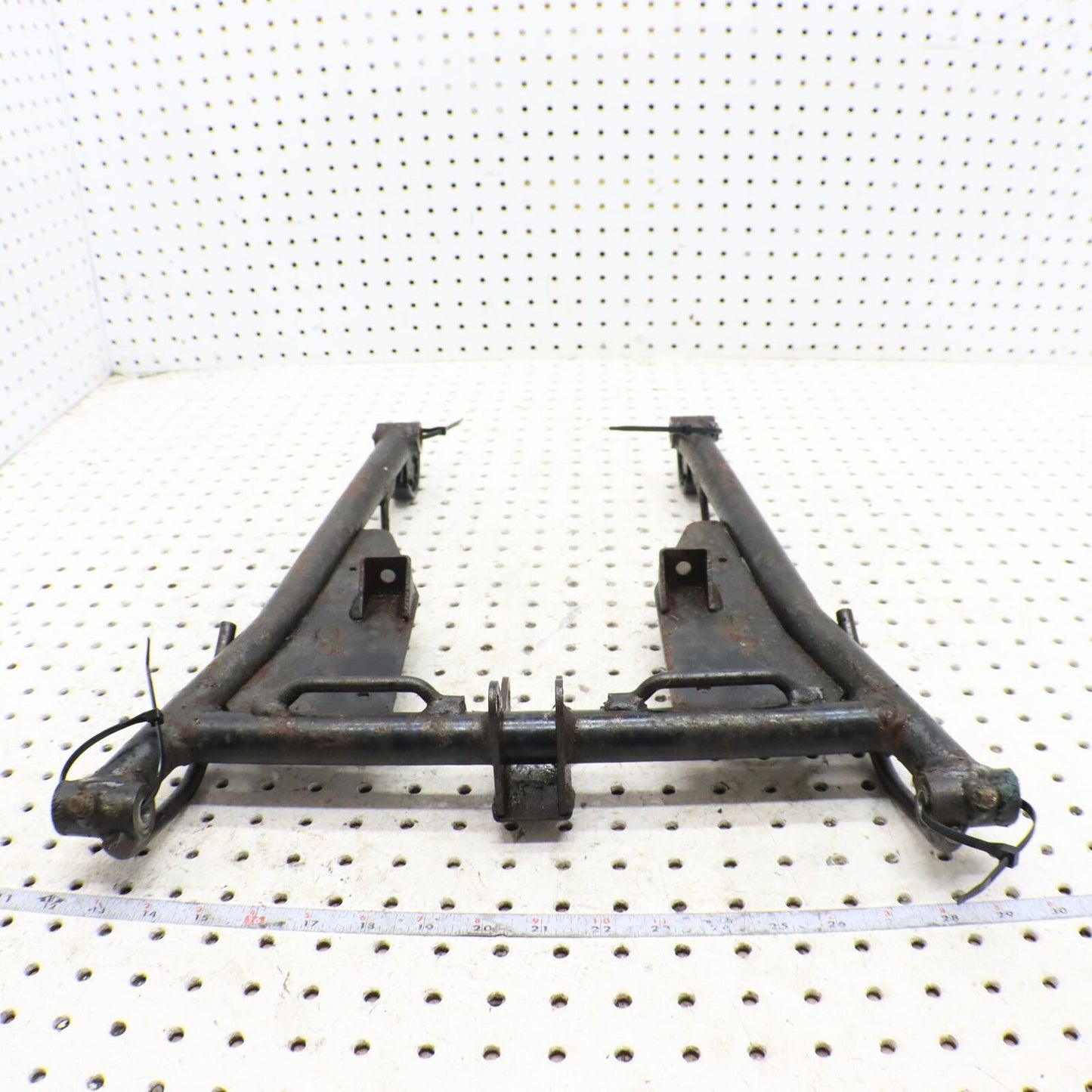 2002 ARCTIC CAT ZR 600 REAR BACK SUSPENSION FRONT TORQUE PIVOT ARM 0704-623