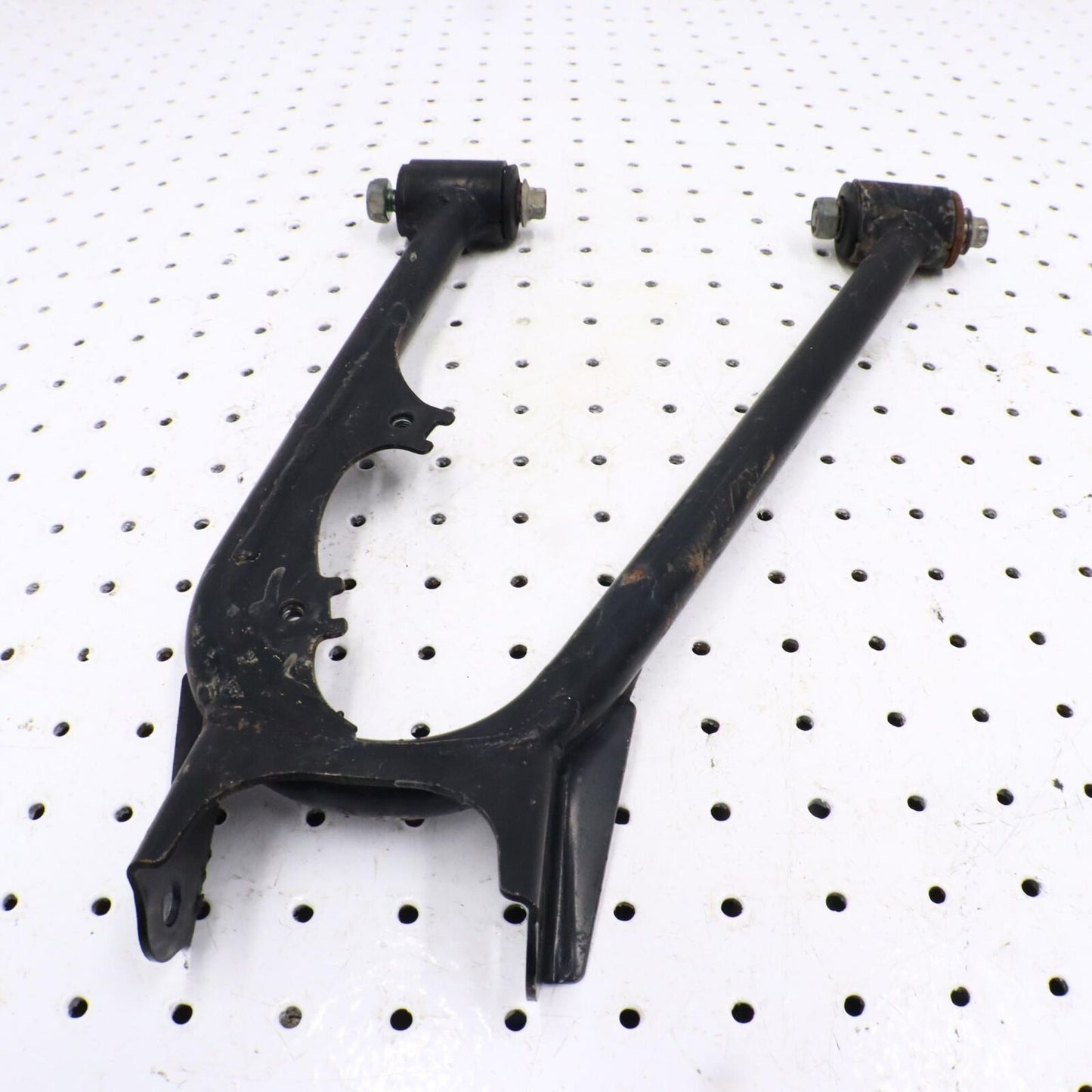 2013 YAMAHA GRIZZLY 700 REAR BACK UPPER RIGHT CONTROL A ARM 1HP-F2172-00-00 